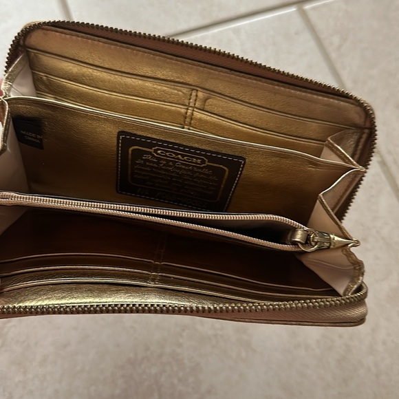 Brown and gold Coach wallet 😍🤎 - Picture 3 of 5